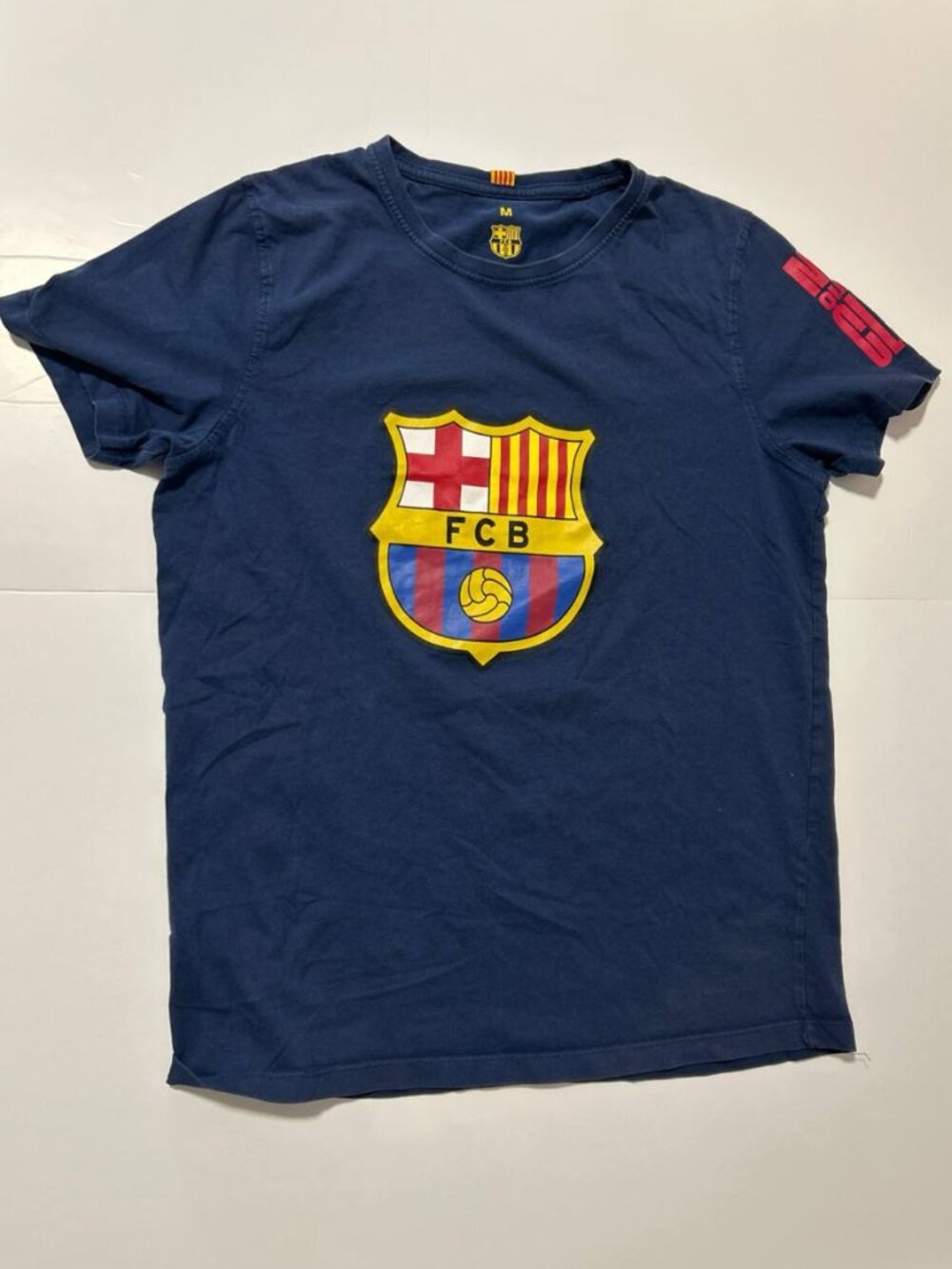 Official FC Barcelona men’s graphic T-shirt in navy blue, size Medium.